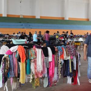 Imagem da notícia Prefeitura faz bazar para entrega de roupas - FOTOS