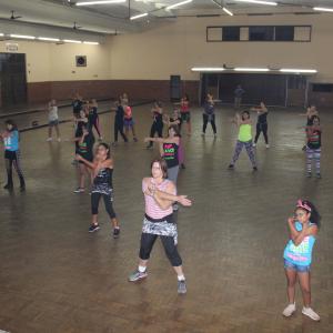 Imagem da notícia Semana da Mulher 2020: Zumba Solidária - FOTOS