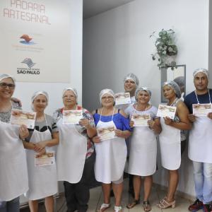 Imagem da notícia Fundo Social de Solidariedade realiza curso de Coloma Pascal - Fotos turma C