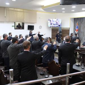Imagem da notícia Prefeito e vice prefeito eleitos tomam posse