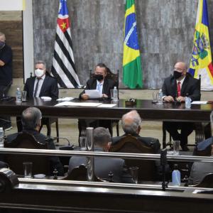 Imagem da notícia Prefeito e vice prefeito eleitos tomam posse