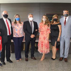 Imagem da notícia Prefeito e vice prefeito eleitos tomam posse