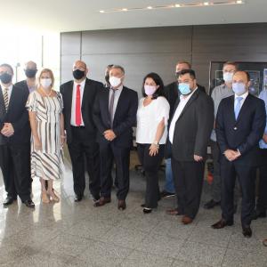 Imagem da notícia Prefeito e vice prefeito eleitos tomam posse