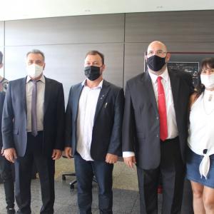 Imagem da notícia Prefeito e vice prefeito eleitos tomam posse