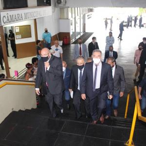 Imagem da notícia Prefeito e vice prefeito eleitos tomam posse