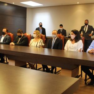 Imagem da notícia Prefeito e vice prefeito eleitos tomam posse