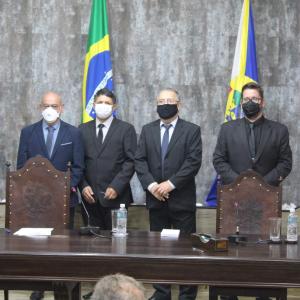 Imagem da notícia Prefeito e vice prefeito eleitos tomam posse