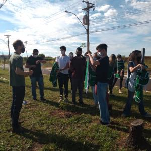 Imagem da notícia ÁRVORES SÃO PLANTADAS EM CANTEIRO DA JOÃO FRANCESCHI