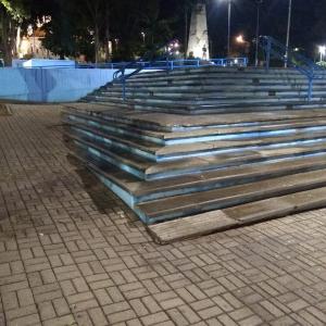 Imagem da notícia PRAÇA SIQUEIRA CAMPOS PASSA POR LIMPEZA
