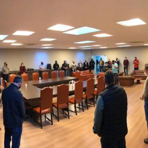Imagem da notícia PREFEITURA REÚNE LÍDERES RELIGIOSOS PARA ORAÇÃO