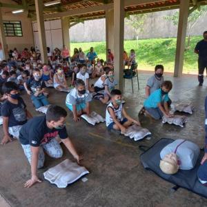 Imagem da notícia SAMU ENSINA PRIMEIROS-SOCORROS A ALUNOS DA REDE MUNICIPAL