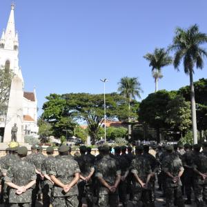 Imagem da notícia Ato Solene e Premiação dos Vencedores do Show de Talentos da 2ª Semana Comandante João Ribeiro de Barros na Praça Siqueira Campos - FOTOS