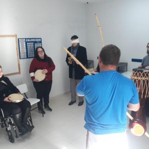 Imagem da notícia PÚBLICO E AUTISTAS COMPARTILHAM MOMENTOS DE RECREAÇÃO
