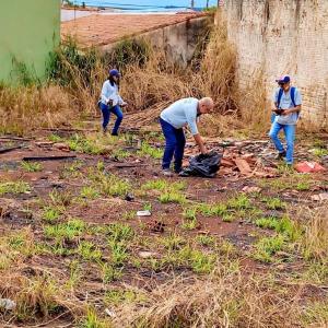 Imagem da notícia AGENTES DE COMBATE ÀS ENDEMIAS FAZEM VISTORIAS EM CASAS E TERRENOS
