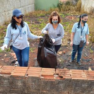 Imagem da notícia AGENTES DE COMBATE ÀS ENDEMIAS FAZEM VISTORIAS EM CASAS E TERRENOS