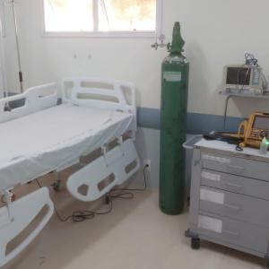 Imagem da notícia INSTALAÇÃO DE NOVAS CAMAS E POLTRONAS DOS PRONTOS ATENDIMENTOS ESTÁ EM FASE FINAL