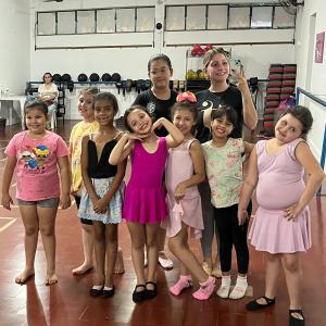 Imagem da notícia AULAS DE BALÉ E DANÇA ESTÃO DE VOLTA