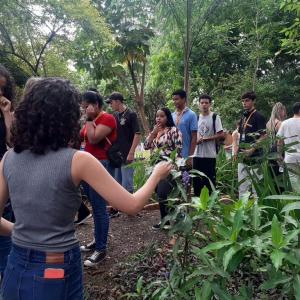 Imagem da notícia HORTO MUNICIPAL RECEBE VISITA DE ESTUDANTES DO SENAC
