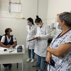 Imagem da notícia ESTUDANTES DE MEDICINA FAZEM ATIVIDADES TÉCNICAS EM UNIDADES DE PRONTO ATENDIMENTO