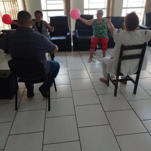Imagem da notícia ARTESANATO E FISIOTERAPIA NO CENTRO DIA DO IDOSO