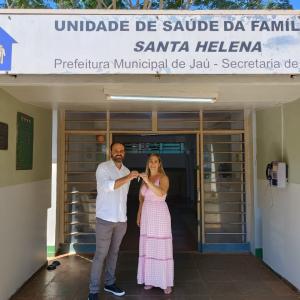 Imagem da notícia PREFEITURA ENTREGA CHAVES DA USF SANTA HELENA PARA CONSTRUTORA RESPONSÁVEL PELA REFORMA DA UNIDADE