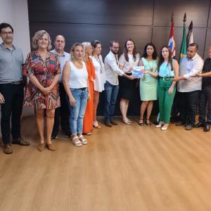Imagem da notícia PLANO DIRETOR DE TURISMO É ENTREGUE AO MUNICÍPIO