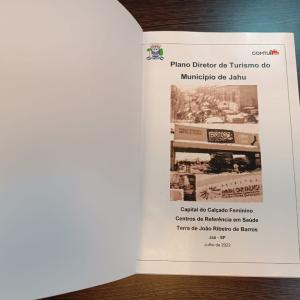 Imagem da notícia PLANO DIRETOR DE TURISMO É ENTREGUE AO MUNICÍPIO