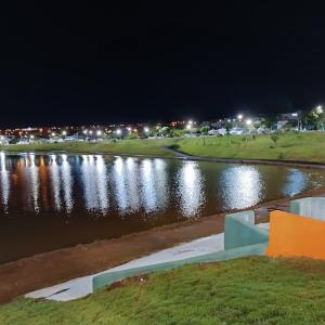 Imagem da notícia PREFEITURA INAUGURA NOVO SISTEMA DE ILUMINAÇÃO E CONCLUI OBRA DE REVITALIZAÇÃO DO LAGO DO SILVÉRIO