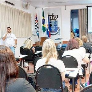 Imagem da notícia PREFEITURA CAPACITA ENFERMEIROS DA SANTA CASA PARA TESTAGEM RÁPIDA DE DOENÇAS
