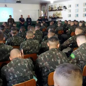 Imagem da notícia MAIO AMARELO – PANFLETAGEM E PALESTRAS POR UM TRÂNSITO MAIS SEGURO