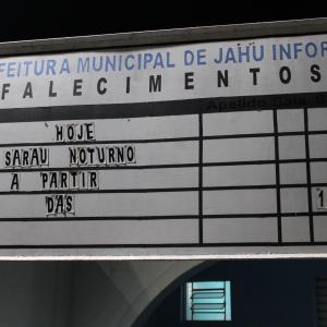 Imagem da notícia PASSEIO CEMITERIAL NOTURNO ATRAI CENTENAS DE PESSOAS