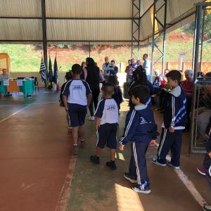 Imagem da notícia PREFEITURA DE JAHU ENTREGA NOVOS KITS DE UNIFORMES E MATERIAIS ESCOLARES AOS ALUNOS DA REDE MUNICIPAL DE ENSINO