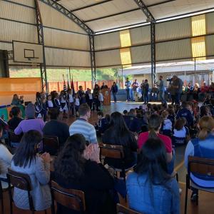 Imagem da notícia PREFEITURA DE JAHU ENTREGA NOVOS KITS DE UNIFORMES E MATERIAIS ESCOLARES AOS ALUNOS DA REDE MUNICIPAL DE ENSINO
