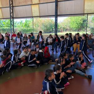 Imagem da notícia PREFEITURA DE JAHU ENTREGA NOVOS KITS DE UNIFORMES E MATERIAIS ESCOLARES AOS ALUNOS DA REDE MUNICIPAL DE ENSINO