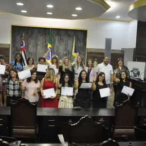 Imagem da notícia Fundo Social de Solidariedade realiza formatura do curso de Escola da Moda do Núcleo de Qualificação Profissional - FOTOS