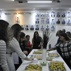 Imagem da notícia Fundo Social de Solidariedade realiza formatura do curso de Escola da Moda do Núcleo de Qualificação Profissional - FOTOS