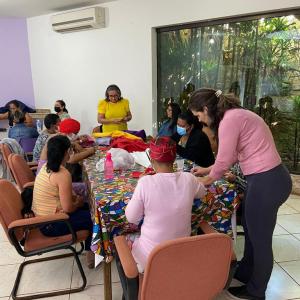 Imagem da notícia MULHERES MOSTRAM TALENTO EM OFICINAS DE ARTESANATO