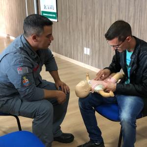 Imagem da notícia PROFISSIONAIS DA EDUCAÇÃO PARTICIPAM DE TREINAMENTO EM PRIMEIROS SOCORROS