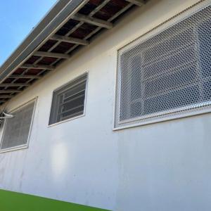 Imagem da notícia PREFEITURA CONCLUI INSTALAÇÃO DE TELAS PROTETORAS EM UNIDADES DE SAÚDE