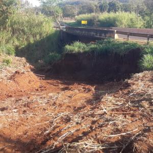 Imagem da notícia PREFEITURA E DER REALIZAM OBRA NO POUSO ALEGRE DE BAIXO