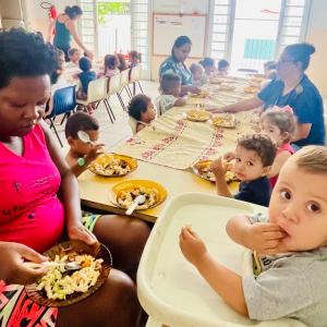 Imagem da notícia ESCOLAS MUNICIPAIS SERVEM MERENDA NATALINA