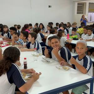 Imagem da notícia ESCOLAS MUNICIPAIS SERVEM MERENDA NATALINA