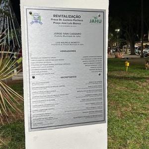 Imagem da notícia PREFEITURA REVITALIZA PRAÇA DO MUSEU COM MÃO DE OBRA PRÓPRIA