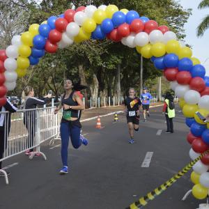 Imagem da notícia Corrida comemora os 165 anos de Jahu - FOTOS