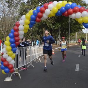 Imagem da notícia Corrida comemora os 165 anos de Jahu - FOTOS