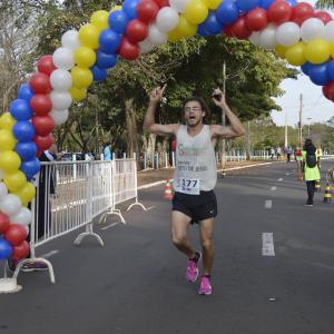 Imagem da notícia Corrida comemora os 165 anos de Jahu - FOTOS