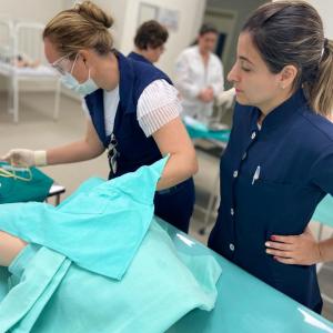 Imagem da notícia ENFERMEIROS SÃO CAPACITADOS PARA REALIZAR SONDAGEM VESICAL
