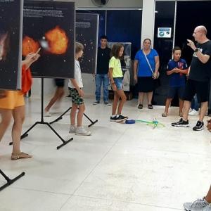 Imagem da notícia CURIOSIDADE SOBRE ASTRONOMIA LEVA MAIS DE 100 PESSOAS AO CEAJ NUMA ÚNICA NOITE