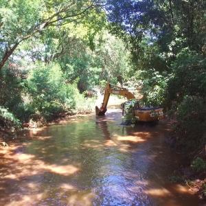 Imagem da notícia TRABALHOS DE LIMPEZA DO RIO JAÚ SEGUEM AVANÇANDO