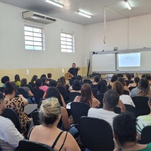Imagem da notícia MONITORES DA REDE MUNICIPAL CONCLUEM SEMANA DE FORMAÇÃO